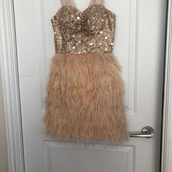 3/$20 Junior Dress RAMEPAGE Sequined with feather hem, Tag says Size 5 - Picture 9 of 13